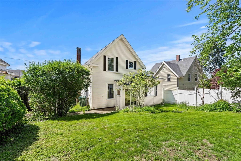 28 Hawthorne Street Lynn, MA 01902 - Photo 4 of 34