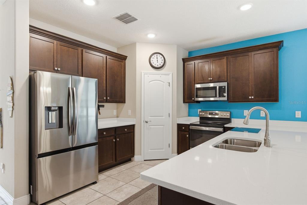 11632 Weaver Hollow Road New Port Richey, FL 34654 - Photo 9 of 33