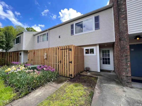 $1,800 | 220 Elizabeth Street, Unit E6, Chapel Hill, NC 27514