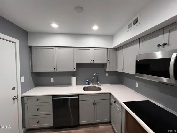 $1,800 | 220 Elizabeth Street, Unit E6, Chapel Hill, NC 27514