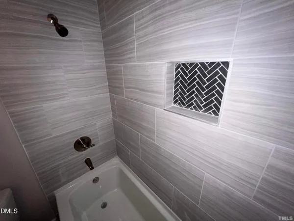 $1,800 | 220 Elizabeth Street, Unit E6, Chapel Hill, NC 27514