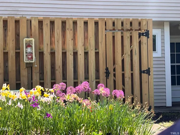 $1,800 | 220 Elizabeth Street, Unit E6, Chapel Hill, NC 27514