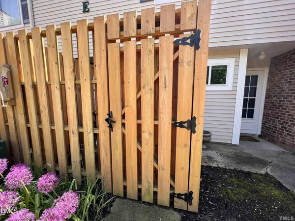 $1,800 | 220 Elizabeth Street, Unit E6, Chapel Hill, NC 27514