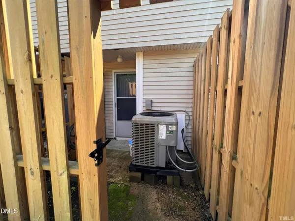 $1,800 | 220 Elizabeth Street, Unit E6, Chapel Hill, NC 27514