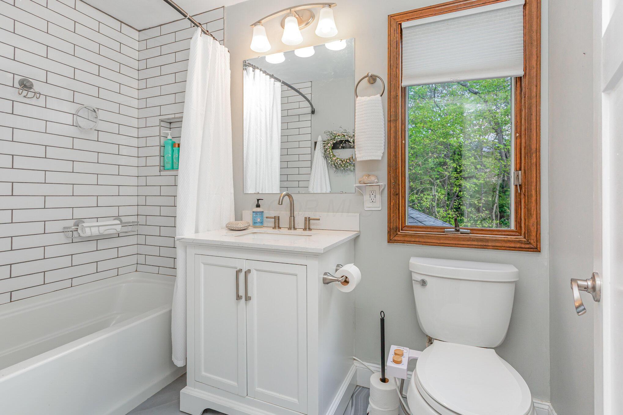 1190 Hyatts Road Delaware, OH 43015 - Photo 22 of 54 2nd Floor Full Bath