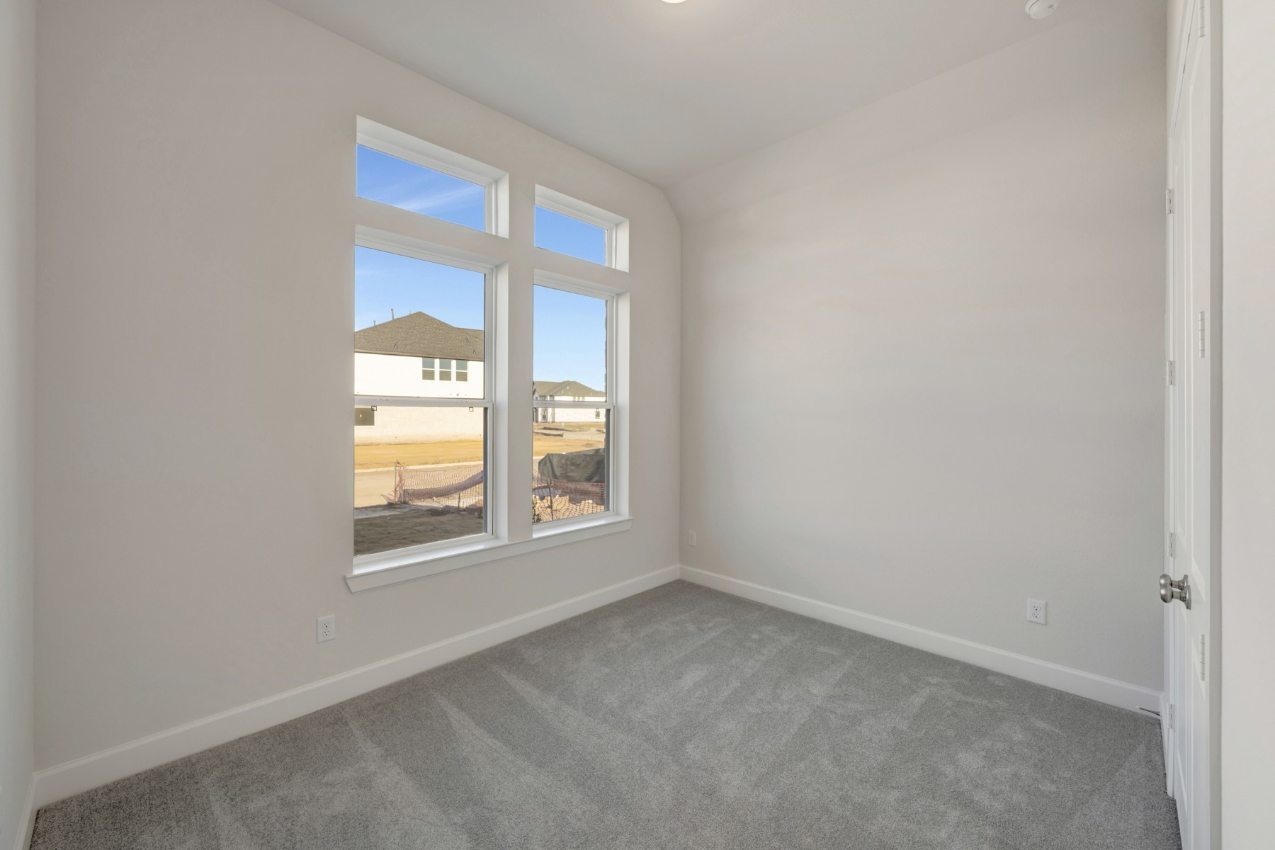 646 Walnut Br Drive Rosenberg, TX 77471 - Photo 16 of 46 an empty room with windows