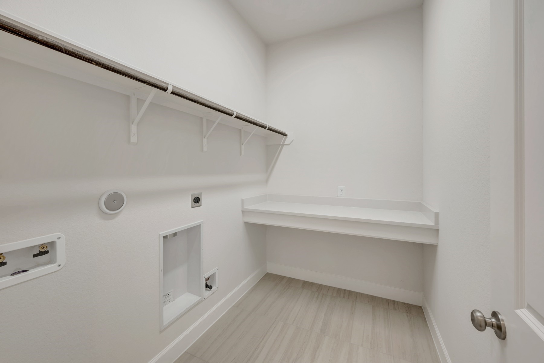 646 Walnut Br Drive Rosenberg, TX 77471 - Photo 20 of 46 a view of an empty walk in closet