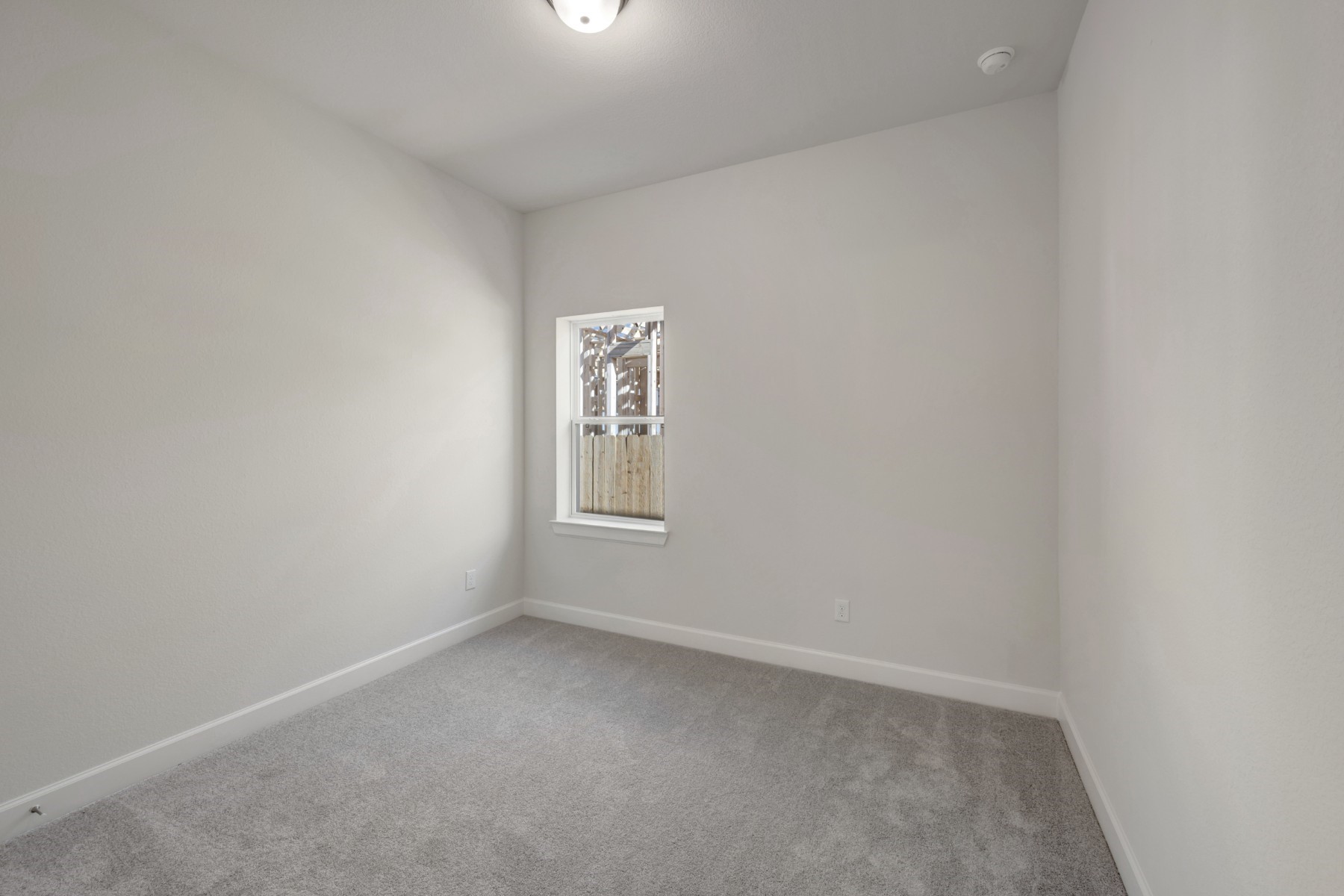 646 Walnut Br Drive Rosenberg, TX 77471 - Photo 21 of 46 an empty room with a window