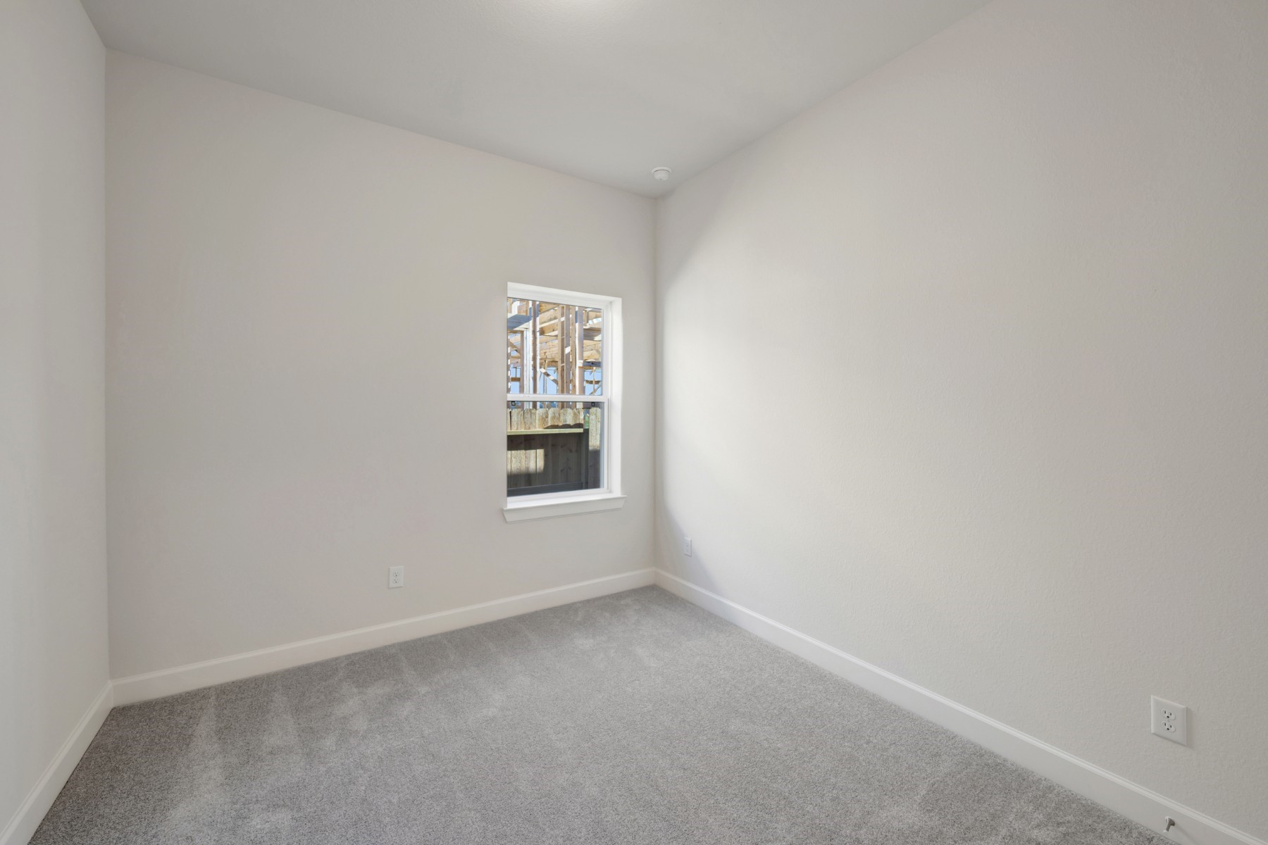 646 Walnut Br Drive Rosenberg, TX 77471 - Photo 24 of 46 an empty room with a window