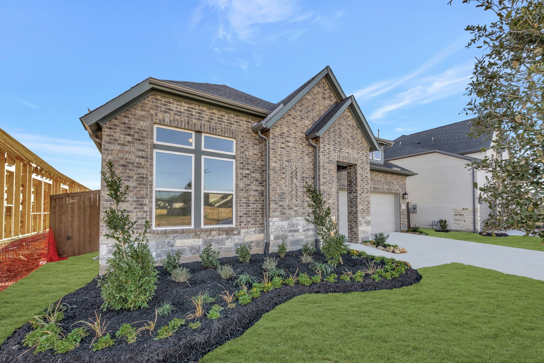 646 Walnut Br Drive Rosenberg, TX 77471 - Photo 4 of 46 a front view of a house with a yard and pathway