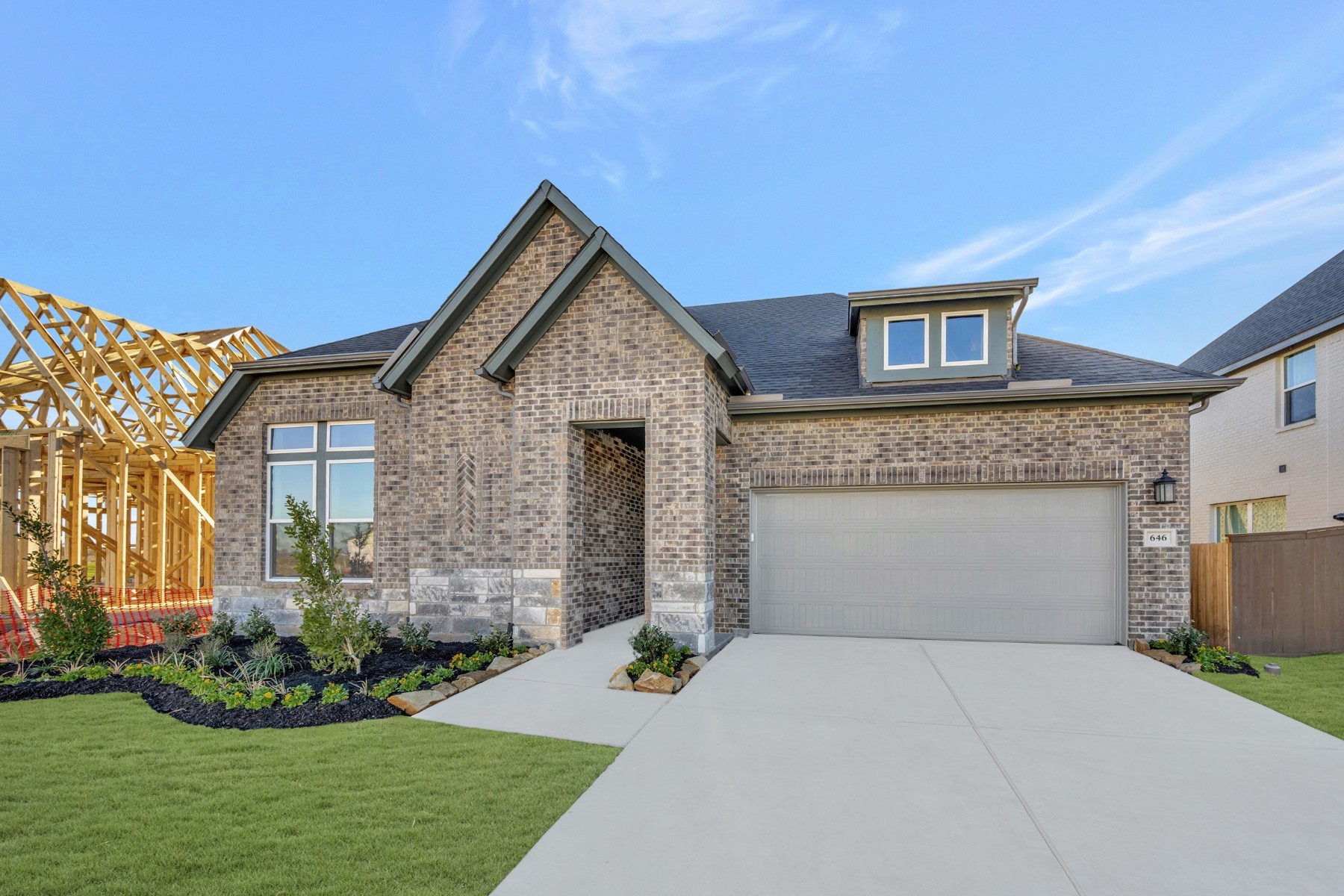 646 Walnut Br Drive Rosenberg, TX 77471 - Photo 5 of 46 a front view of a house with a yard