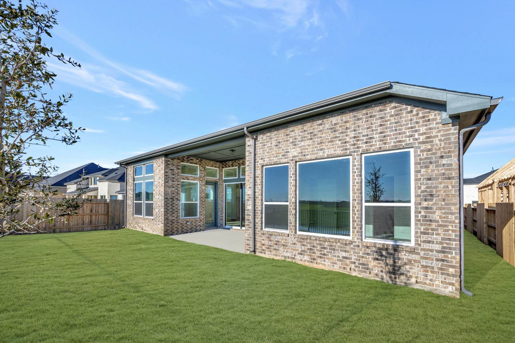 646 Walnut Br Drive Rosenberg, TX 77471 - Photo 10 of 46 a front view of a house with a yard