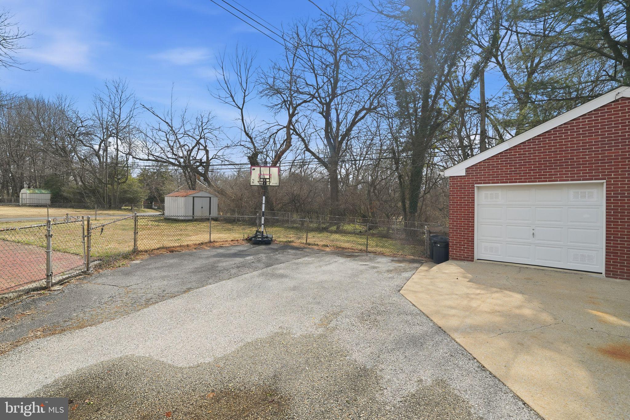 616 Hey Lane Springfield, PA 19064 - Photo 6 of 35 Driveway/parking