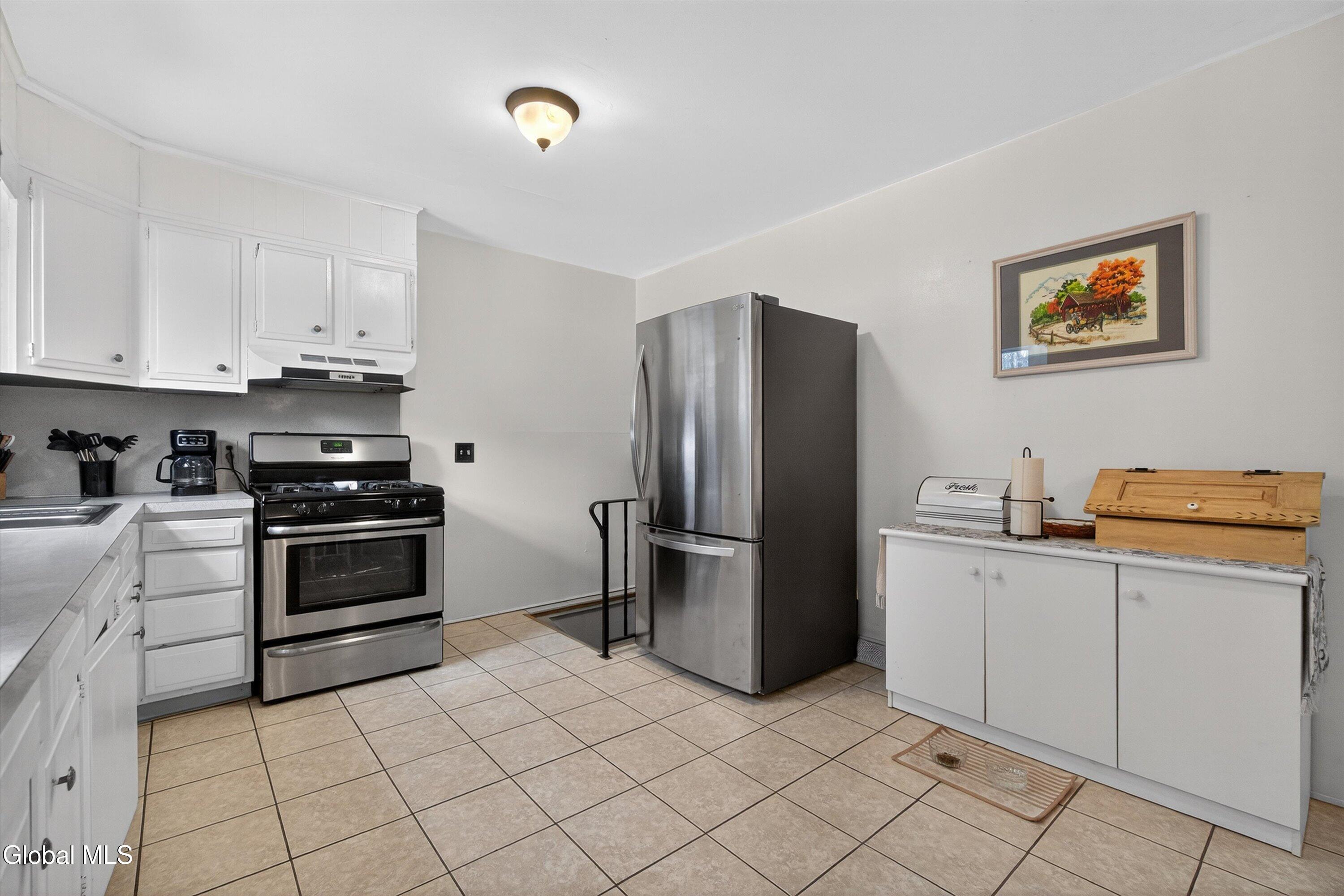 971 Kings Road Colonie, NY 12303 - Photo 10 of 45 17-971 Kings Rd-17