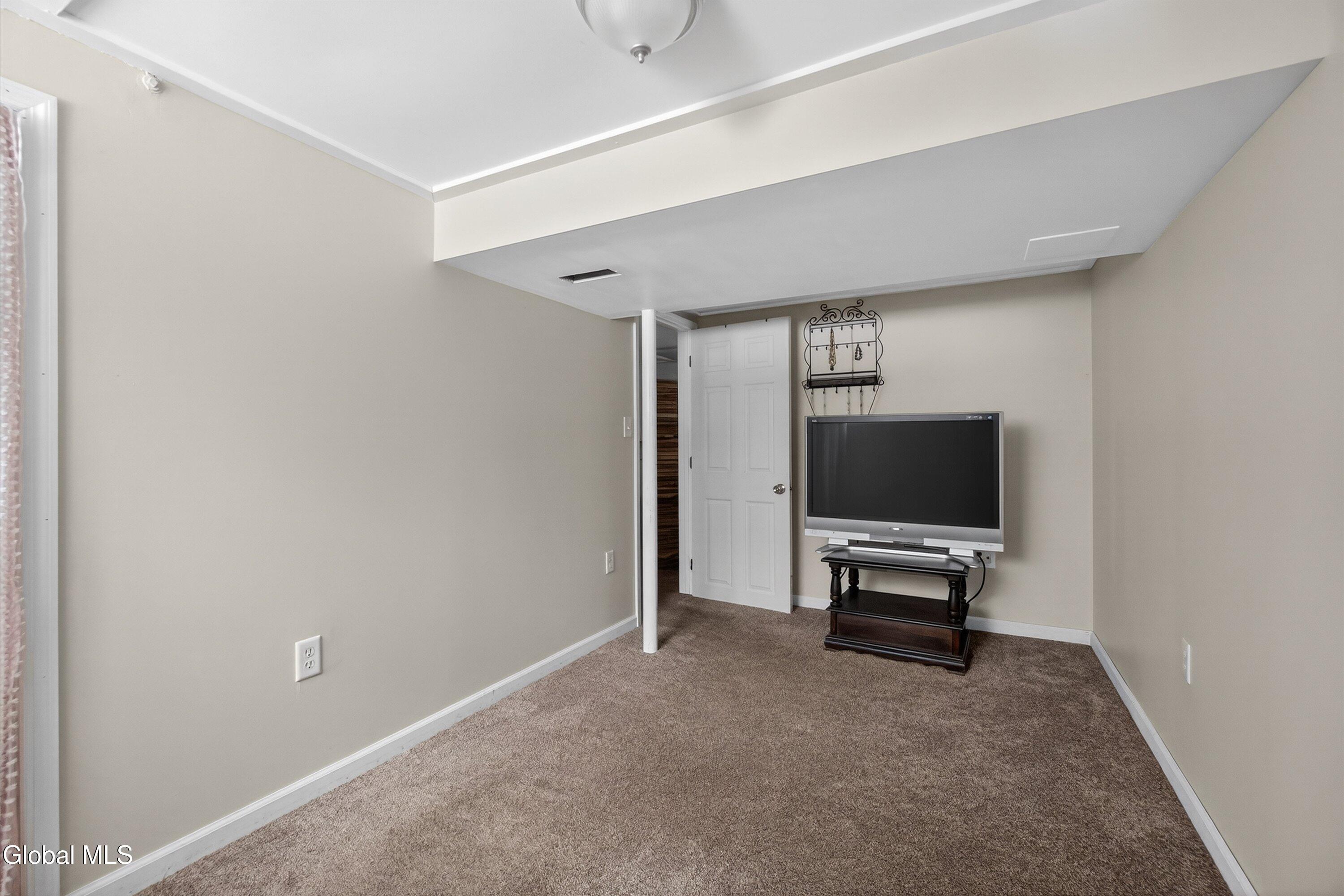 971 Kings Road Colonie, NY 12303 - Photo 31 of 45 12-971 Kings Rd-12