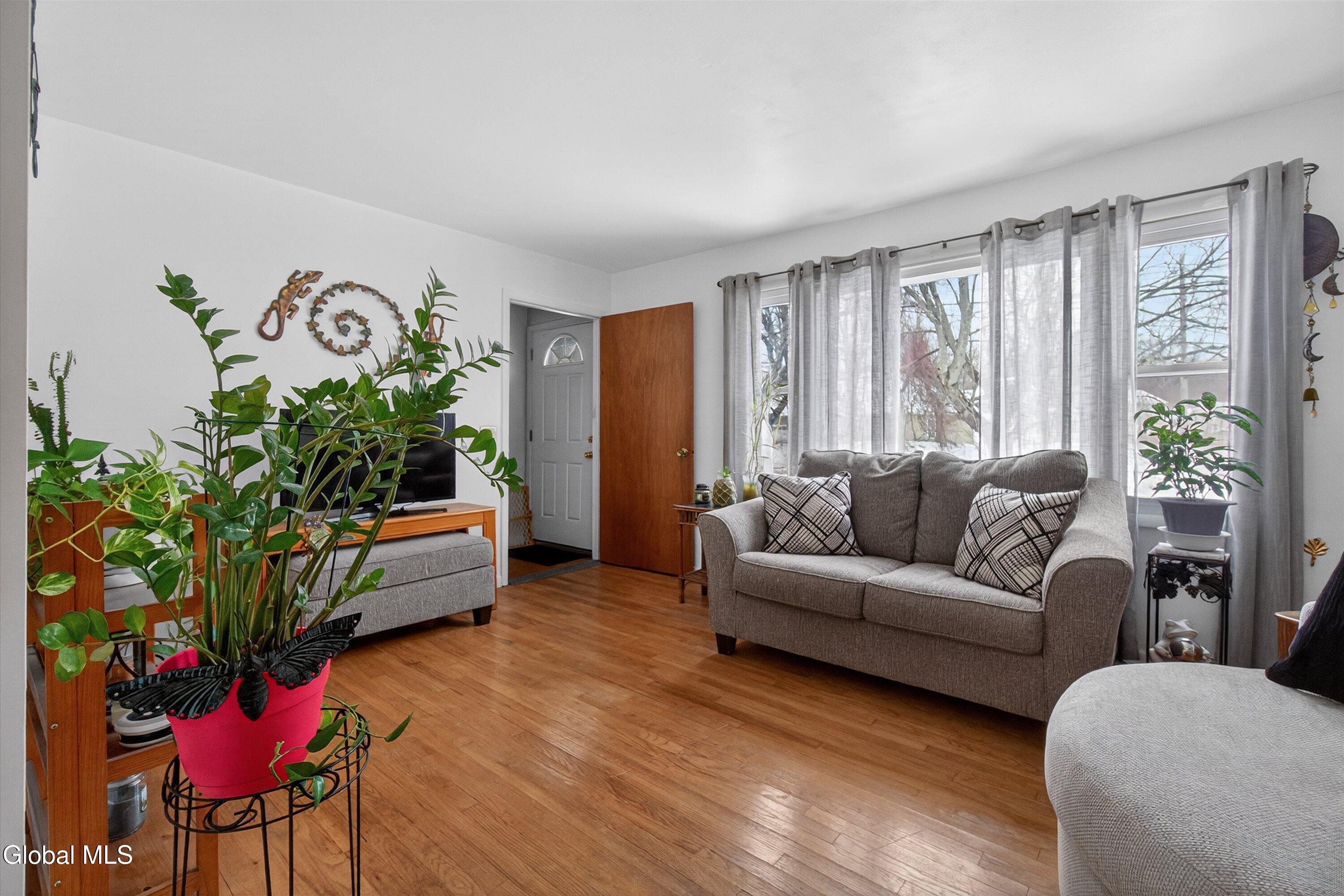 971 Kings Road Colonie, NY 12303 - Photo 3 of 45 29-971 Kings Rd-29