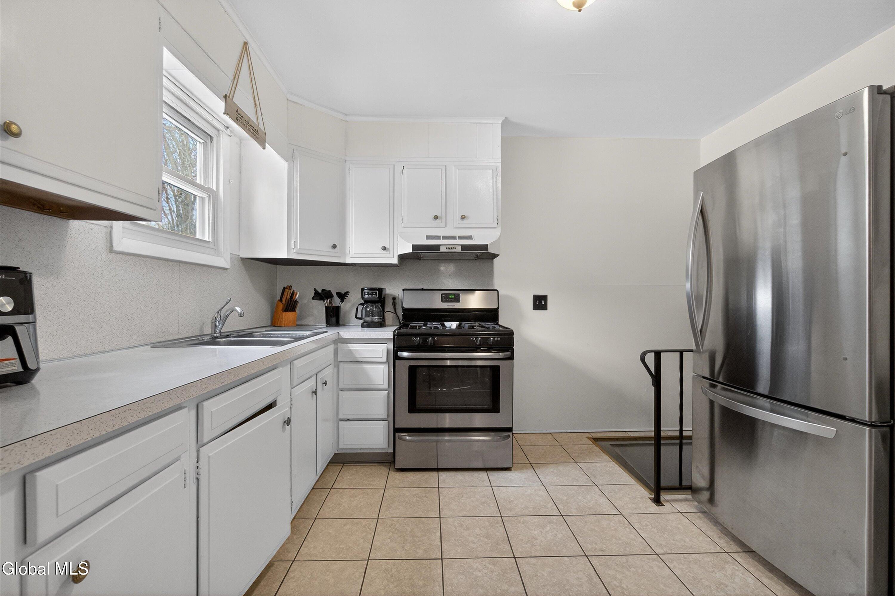 971 Kings Road Colonie, NY 12303 - Photo 9 of 45 16-971 Kings Rd-16