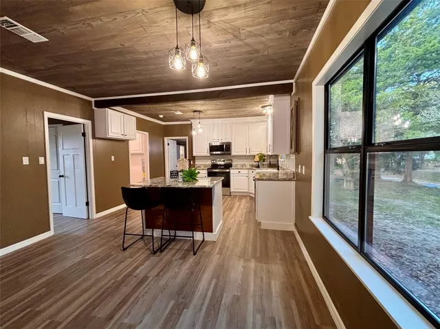 $319,000 | 514 East Linn Street, Huntington, TX 75949