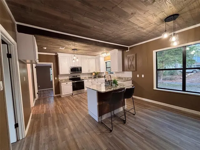 $319,000 | 514 East Linn Street, Huntington, TX 75949