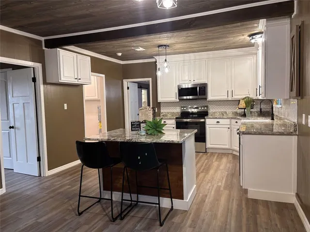 $319,000 | 514 East Linn Street, Huntington, TX 75949