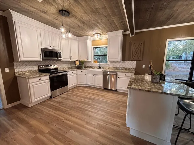 $319,000 | 514 East Linn Street, Huntington, TX 75949