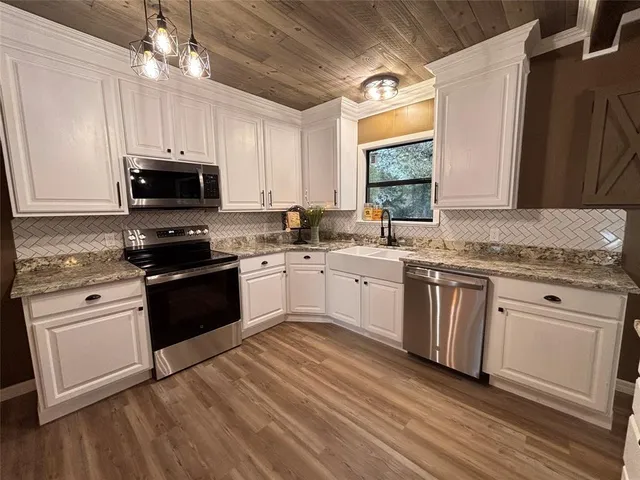 $319,000 | 514 East Linn Street, Huntington, TX 75949