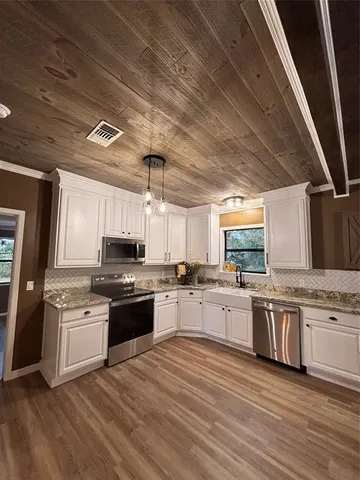 $319,000 | 514 East Linn Street, Huntington, TX 75949