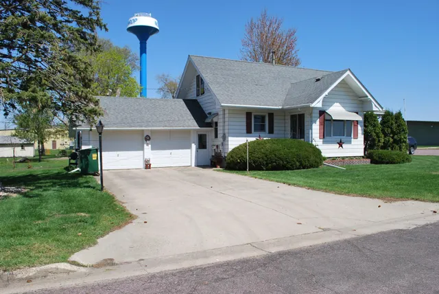 $109,900 | 119 South James Street, Northrop, MN 56031