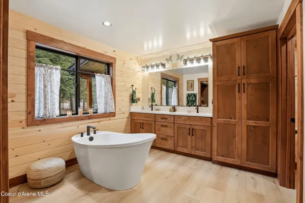 $2,000,000 | 12794 North Boyer Road, Sandpoint, ID 83864