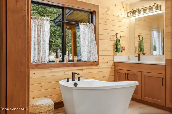 $2,000,000 | 12794 North Boyer Road, Sandpoint, ID 83864