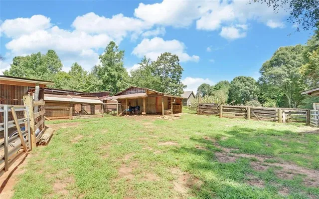 a view of a tennis court