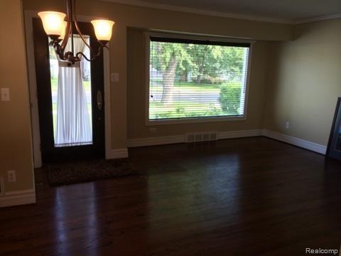 3527 Normandy Road Royal Oak, MI 48073 - Photo 2 of 23