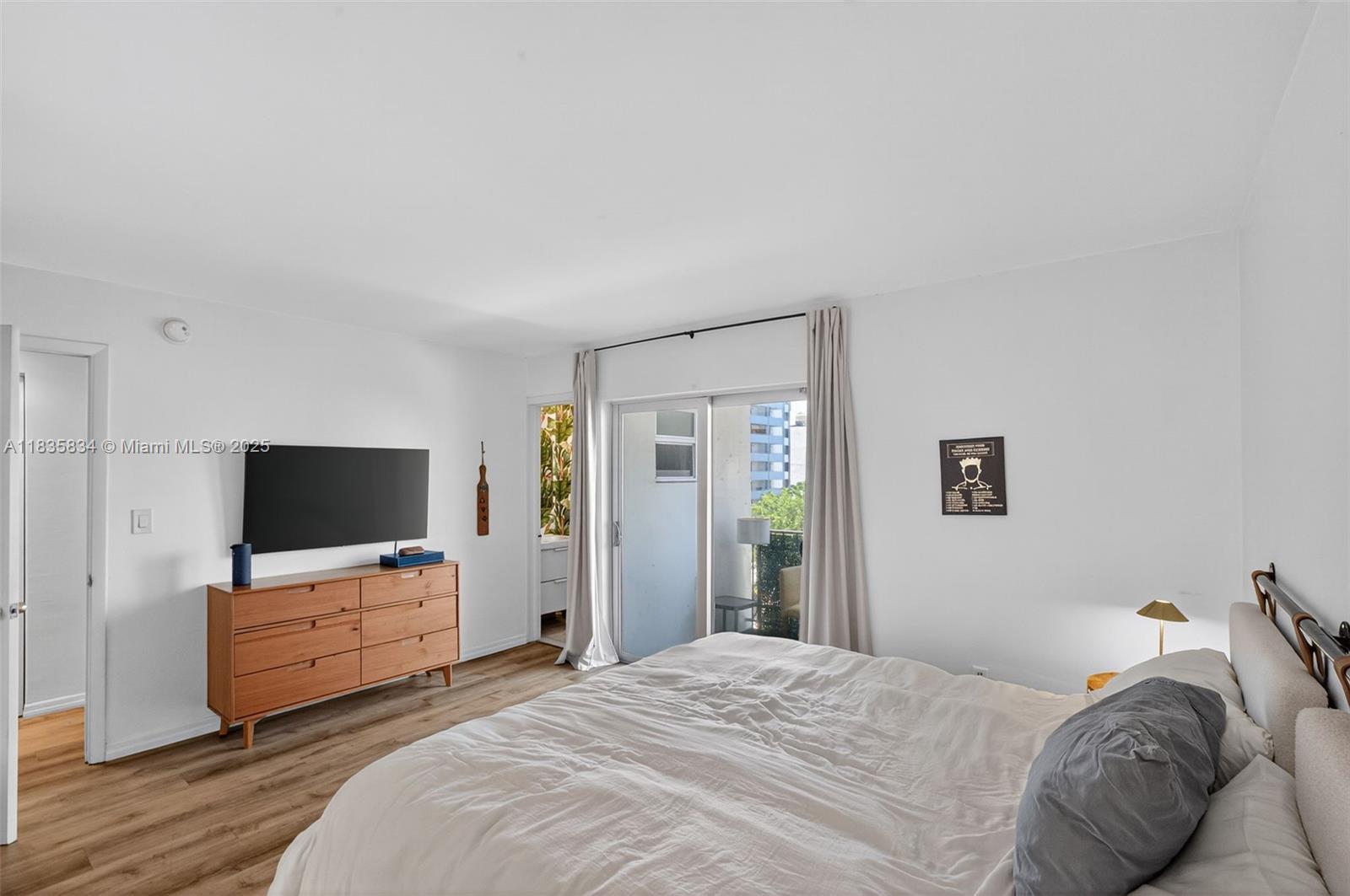 1340 Lincoln Road, Unit 403 Miami Beach, FL 33139 - Photo 18 of 35