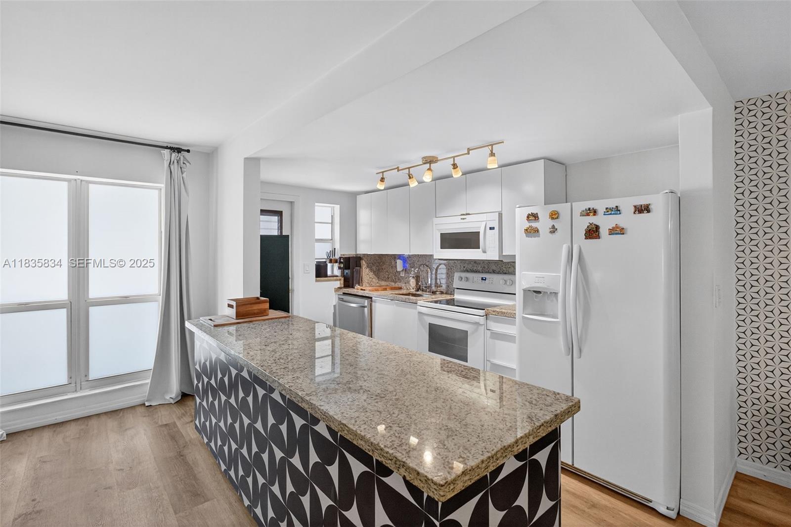 1340 Lincoln Road, Unit 403 Miami Beach, FL 33139 - Photo 5 of 35 Gallery Image 5