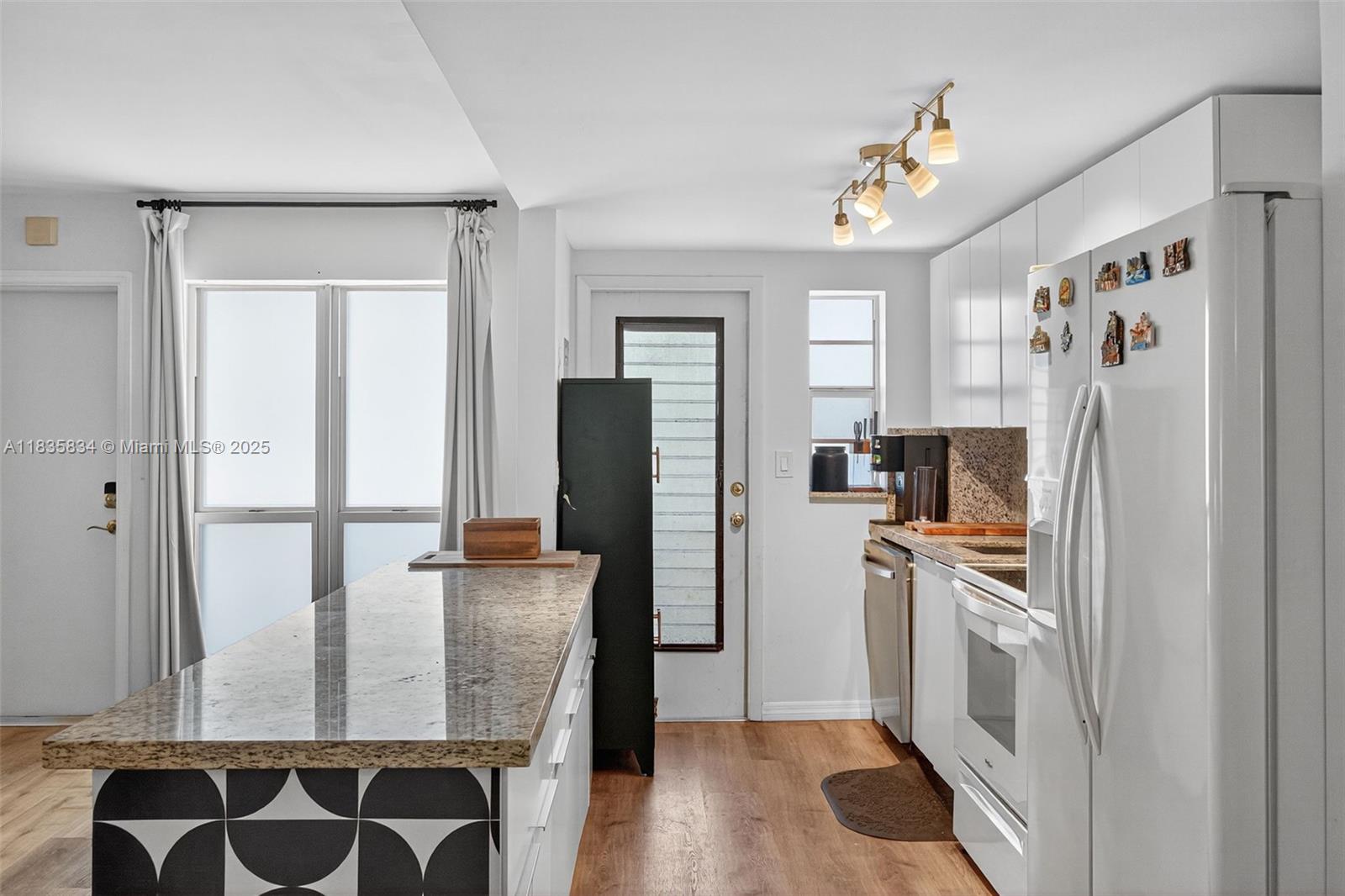 1340 Lincoln Road, Unit 403 Miami Beach, FL 33139 - Photo 8 of 35