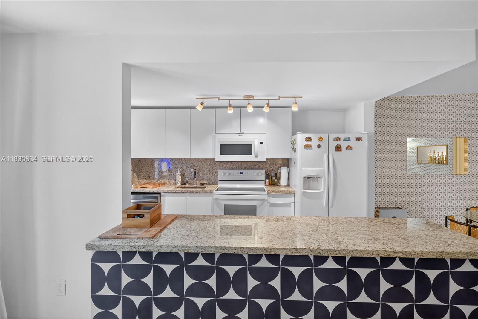 1340 Lincoln Road, Unit 403 Miami Beach, FL 33139 - Photo 9 of 35 Gallery Image 9