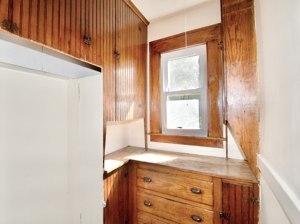19 Ambrose Street Springfield, MA 01109 - Photo 20 of 32 a bathroom with a granite countertop sink and a bathtub
