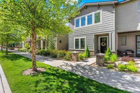 $720,000 | 4471 East Parkcenter Boulevard, Boise, ID 83716