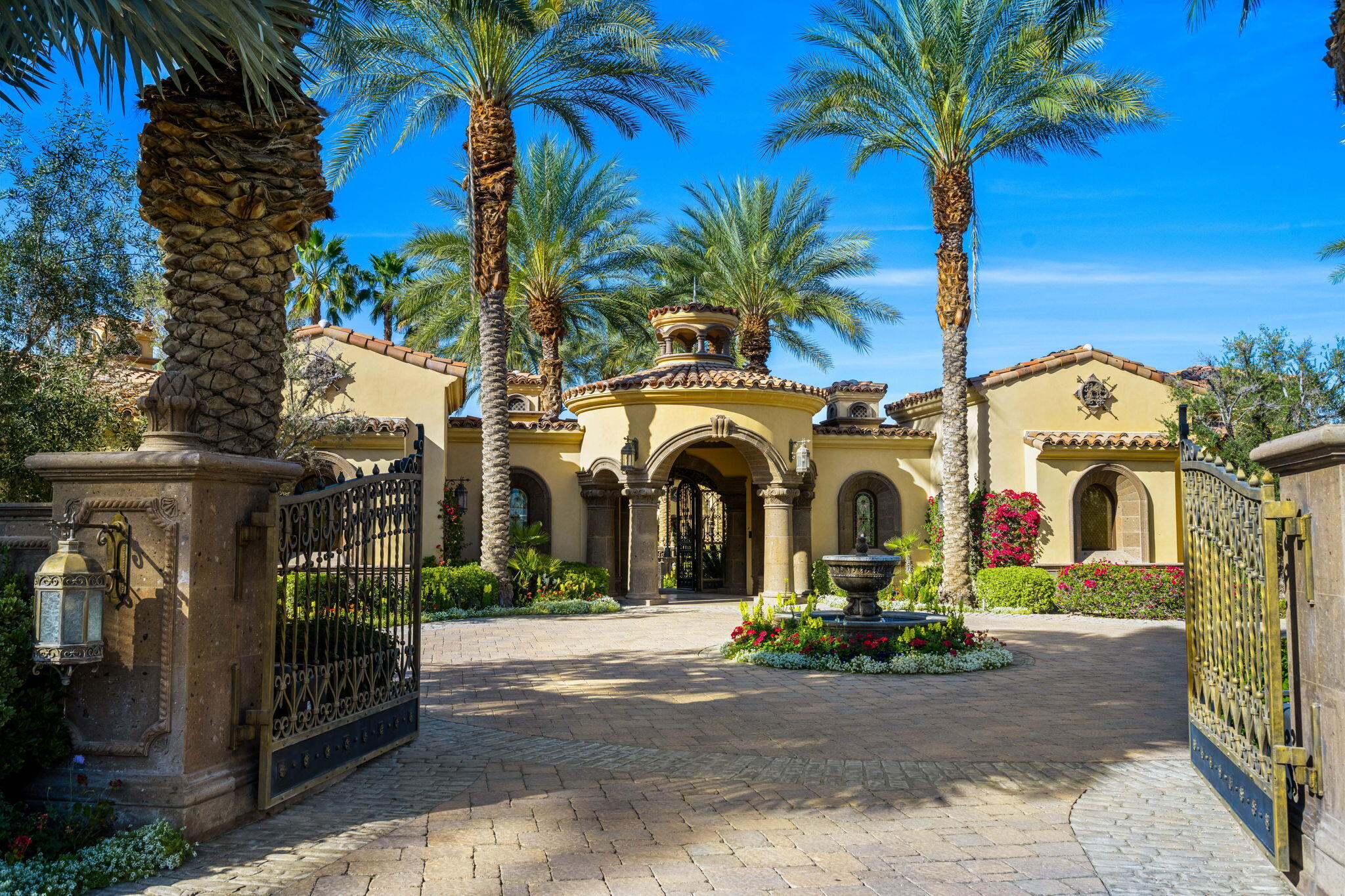 14 Strauss Terrace Rancho Mirage, CA 92270 - Photo 3 of 115 a front view of a house with a garden