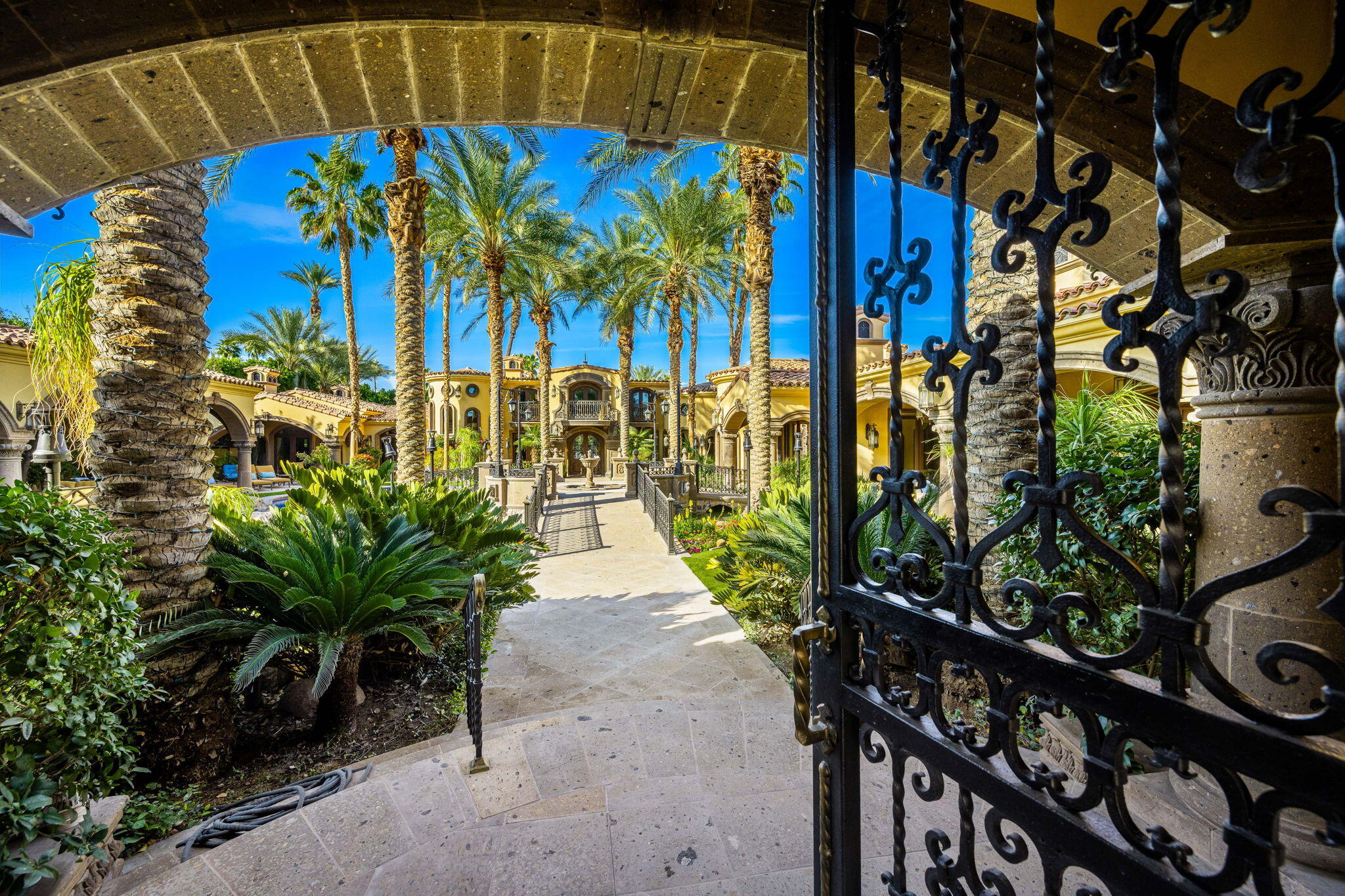 14 Strauss Terrace Rancho Mirage, CA 92270 - Photo 7 of 115 5-web-or-mls-VN_Strauss_OPMG_0326_005