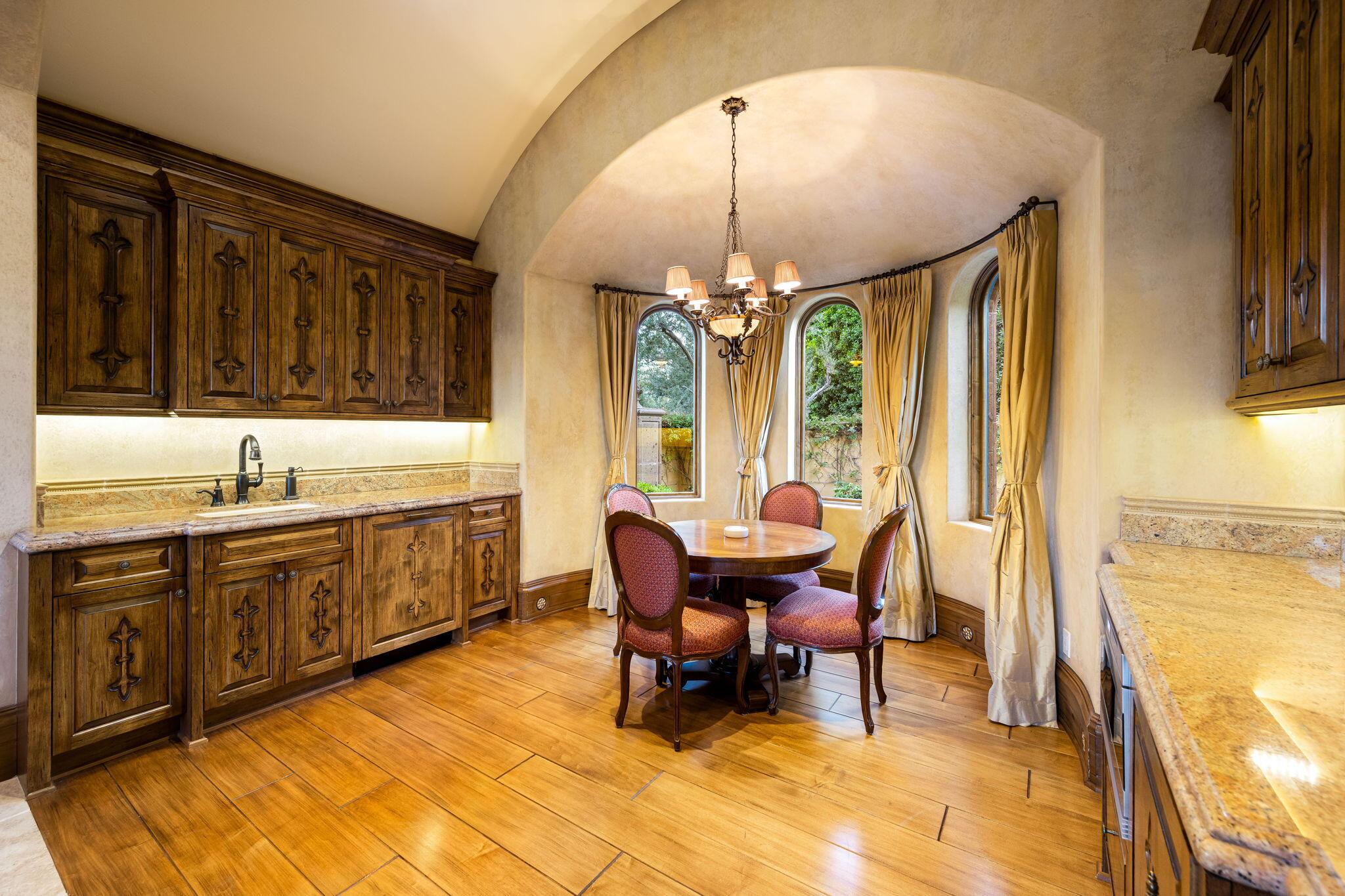 14 Strauss Terrace Rancho Mirage, CA 92270 - Photo 78 of 115 a large bathroom with a sink and a mirror