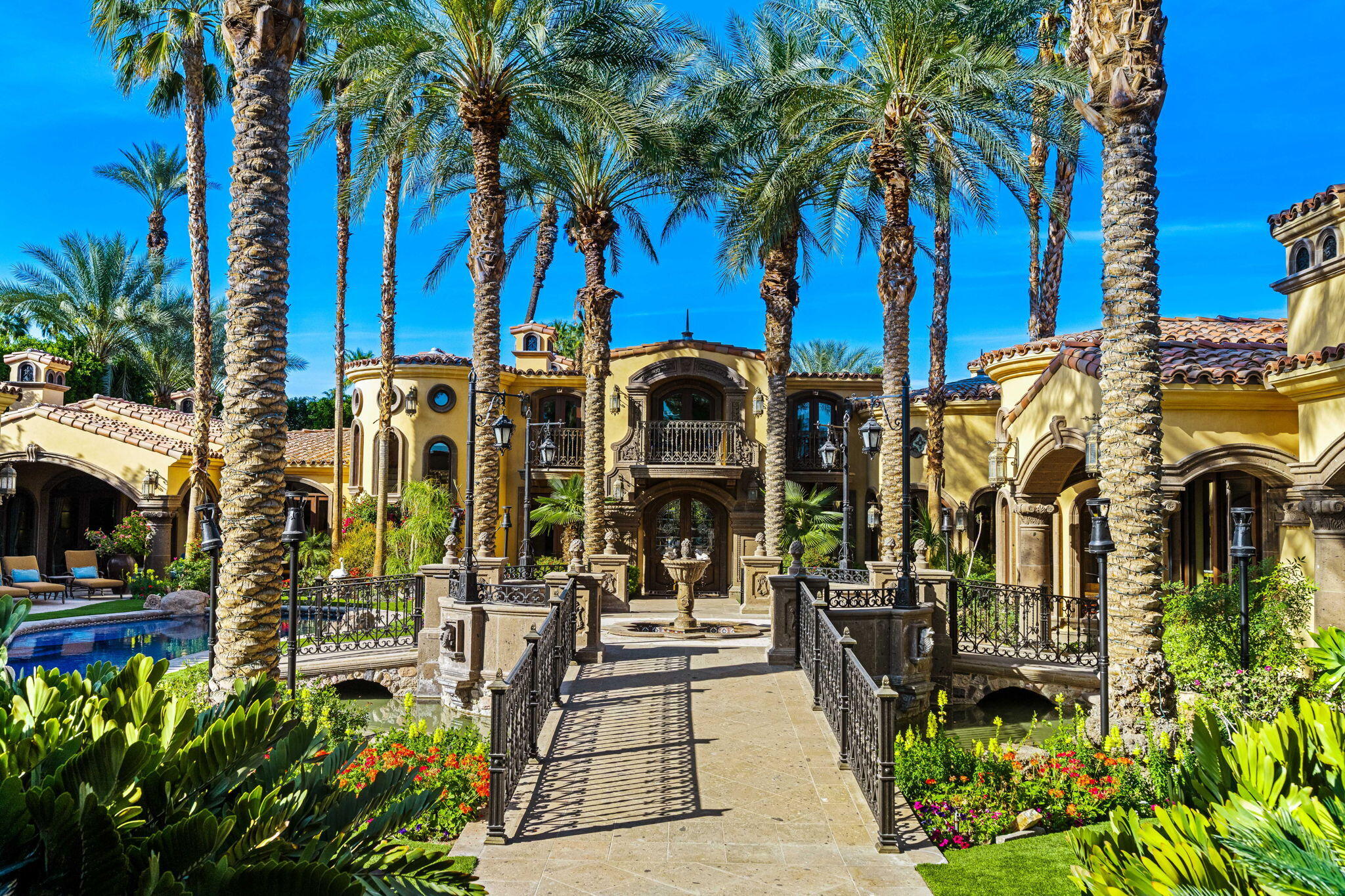 14 Strauss Terrace Rancho Mirage, CA 92270 - Photo 8 of 115 a view of multiple houses with a street