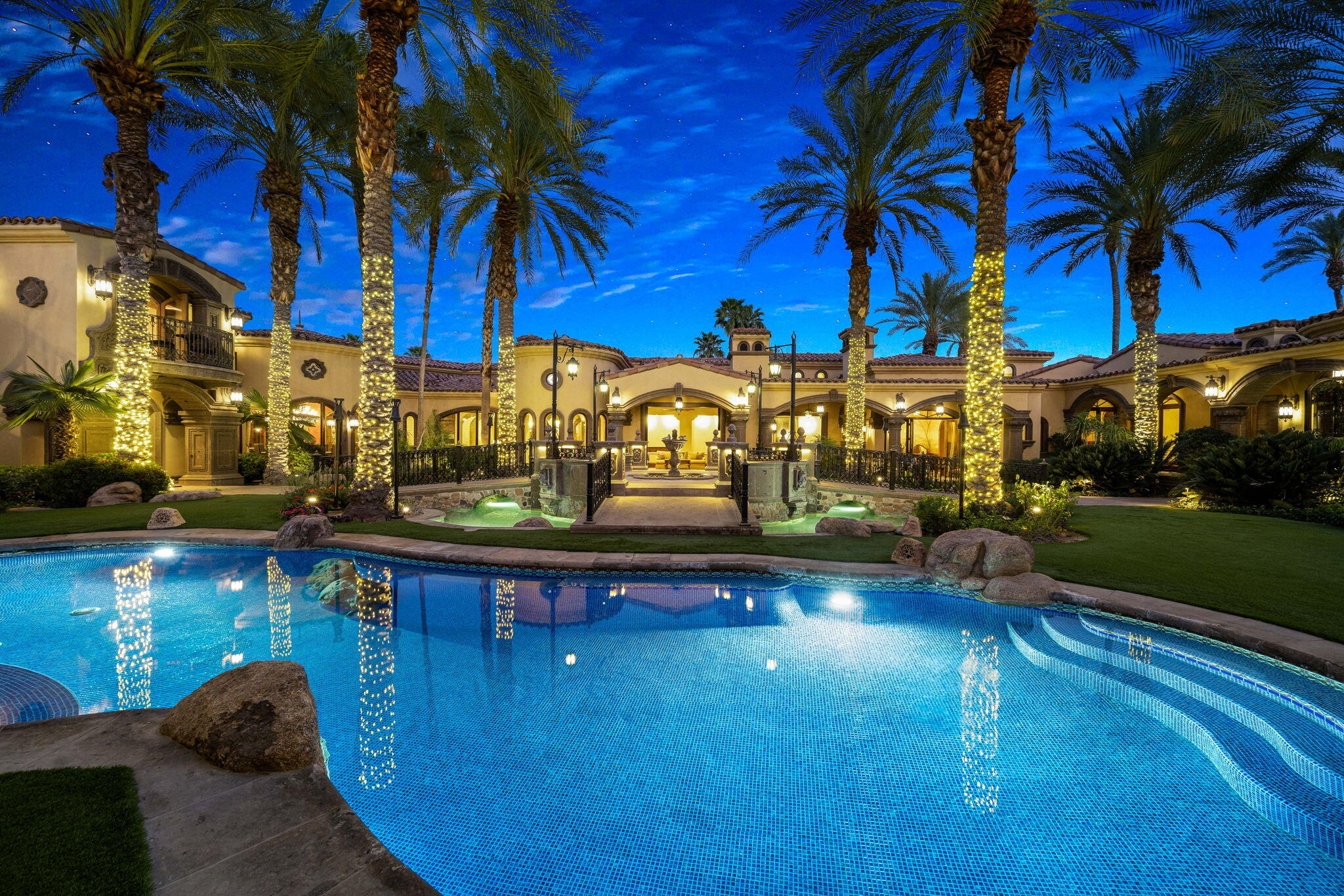 14 Strauss Terrace Rancho Mirage, CA 92270 - Photo 97 of 115 a view of swimming pool with outdoor seating