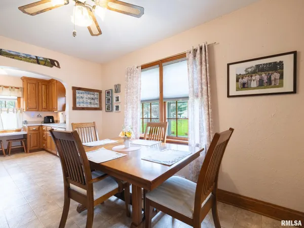 $199,900 | 208 West Missouri Street, Spring Bay, IL 61611