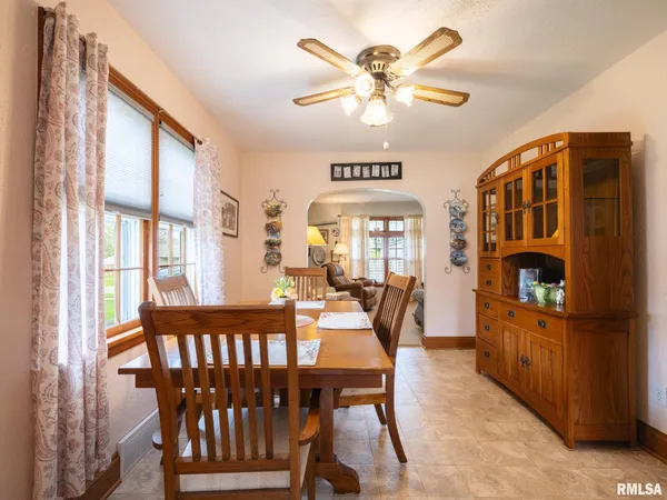 $199,900 | 208 West Missouri Street, Spring Bay, IL 61611