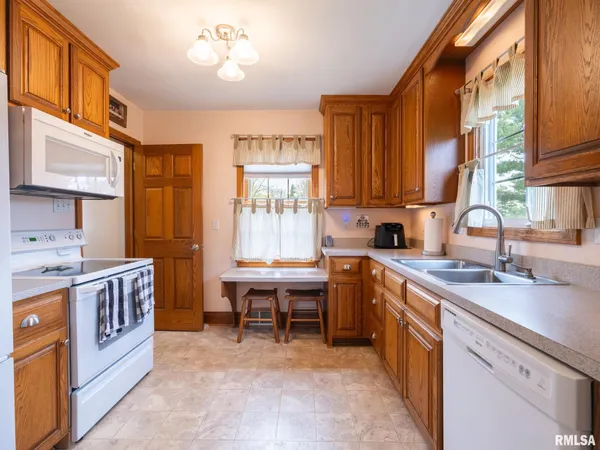 $199,900 | 208 West Missouri Street, Spring Bay, IL 61611
