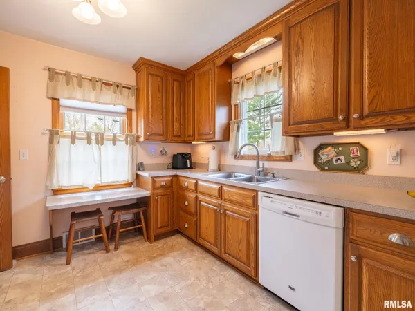 $199,900 | 208 West Missouri Street, Spring Bay, IL 61611