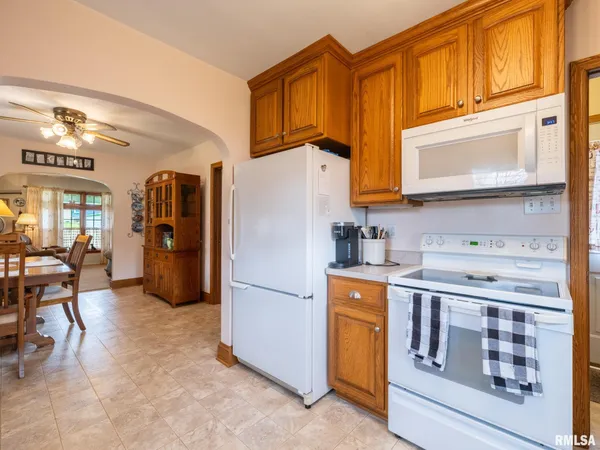 $199,900 | 208 West Missouri Street, Spring Bay, IL 61611