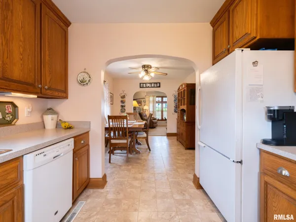 $199,900 | 208 West Missouri Street, Spring Bay, IL 61611