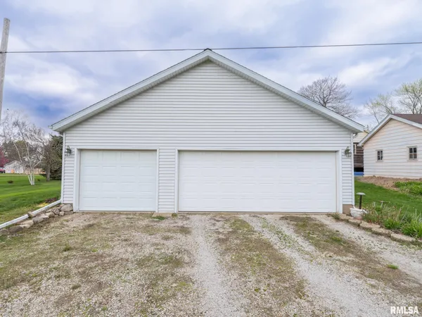 $199,900 | 208 West Missouri Street, Spring Bay, IL 61611